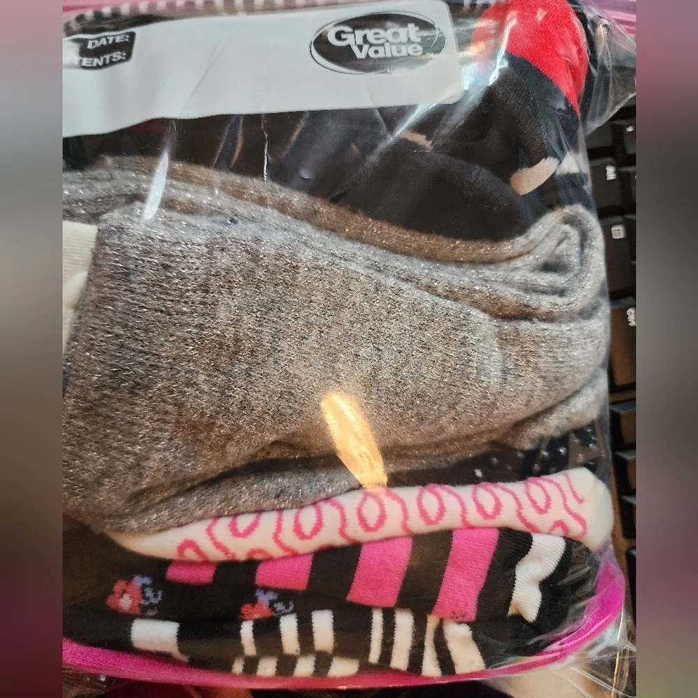 Preowned Kate Spade and unbranded socks including 8 pairs shoe slip-ons 27 Total